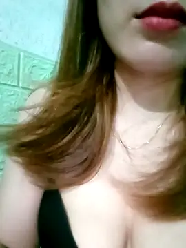 candy flo online show from April 15, 2026, 7:51 pm