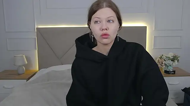 Sophie Rays online show from May 30, 2026, 3:35 am