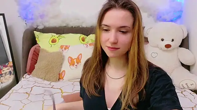 LeenMoonie online show from April 4, 2026, 9:32 pm