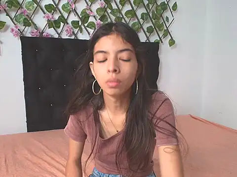 Sweet Scarlett  online show from April 14, 2026, 2:00 pm