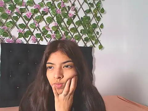 Sweet Scarlett  online show from April 16, 2026, 3:24 pm