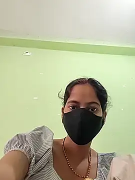 nidhiyadav00 online show from May 9, 2026, 10:29 am