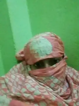 nidhiyadav00 online show from April 10, 2026, 7:21 pm