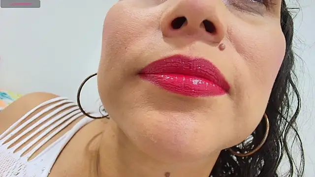 carlaantonellii online show from April 15, 2026, 3:56 am