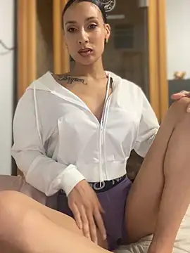 Snapshot of FerrariFrench chatting on September 28, 2025, 5:58 am FerrariFrench online show from September 28, 2025, 5:58 am