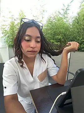 MiaCamille  online show from April 16, 2026, 9:39 pm