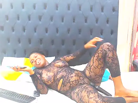 Snapshot of Dark_Slim_Thick chatting on March 16, 2026, 6:43 pm Dark Slim Thick online show from March 16, 2026, 6:43 pm