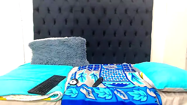Snapshot of Dark_Slim_Thick chatting on April 19, 2026, 7:05 pm Dark Slim Thick online show from April 19, 2026, 7:05 pm