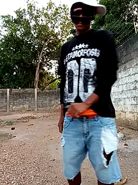 spittingpig1 online show from April 11, 2026, 10:41 am