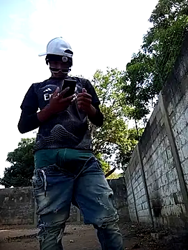 spittingpig1 online show from April 2, 2026, 12:12 pm