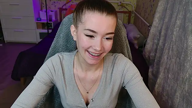 Lunavira online show from April 5, 2026, 6:14 pm