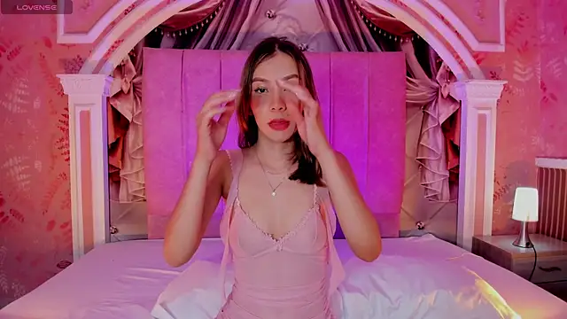 sofi naughty   online show from May 7, 2026, 4:39 am