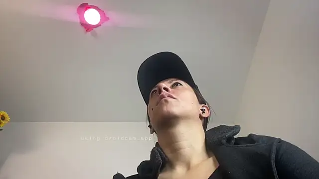 ItsAmara online show from April 10, 2026, 1:29 pm