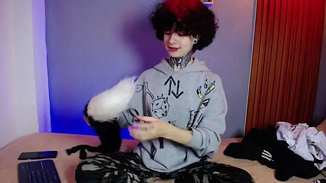 JuneBlake  online show from March 31, 2026, 1:57 pm