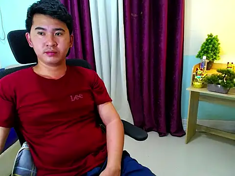 urhotasian online show from March 31, 2026, 6:48 am