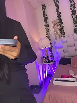 Gretel Streit online show from April 13, 2026, 3:43 am