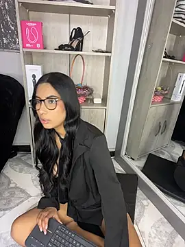 Gretel Streit online show from April 16, 2026, 3:18 am