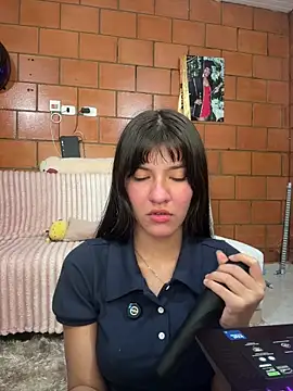 xayah cute online show from April 15, 2026, 5:35 am