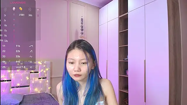 mimi m00n online show from April 8, 2026, 8:21 pm