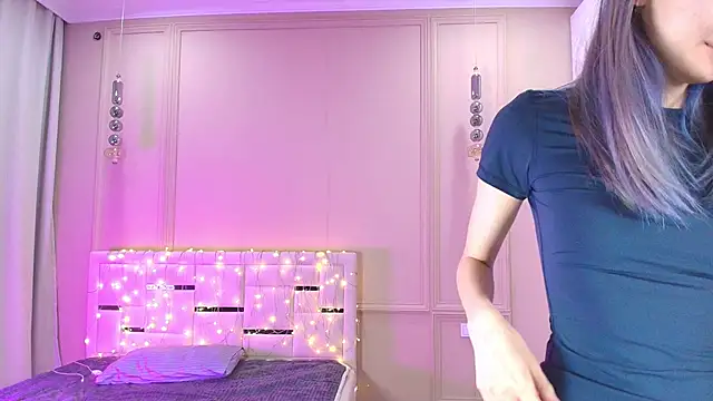 mimi m00n online show from April 1, 2026, 7:00 pm