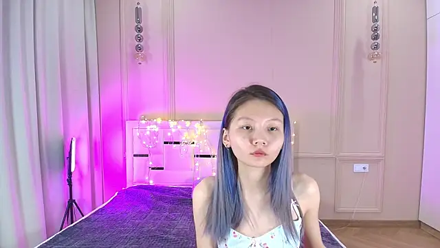 mimi m00n online show from March 28, 2026, 7:15 pm