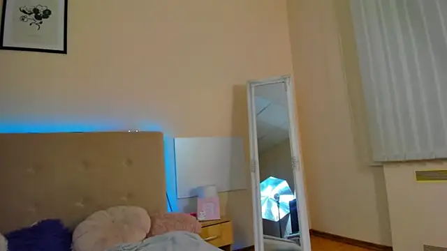 Snapshot of MelanieCuty chatting on June 28, 2026, 5:36 am MelanieCuty online show from June 28, 2026, 5:36 am