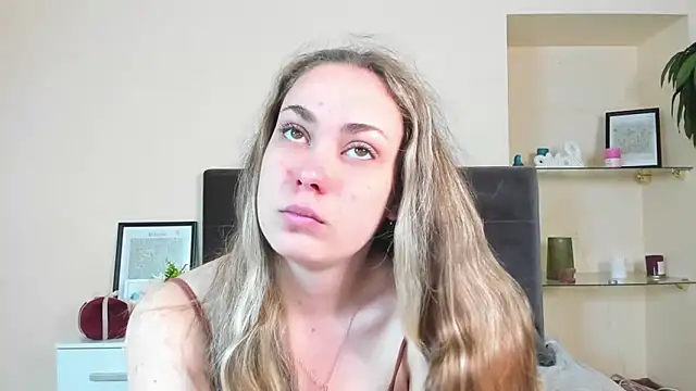 MelanieCuty online show from April 7, 2026, 5:31 am