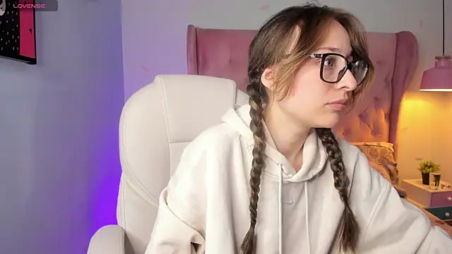 camille eyes online show from April 16, 2026, 2:07 pm