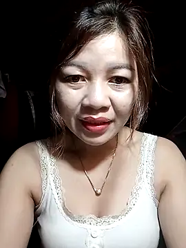 Yiyi102300 online show from April 6, 2026, 10:33 pm