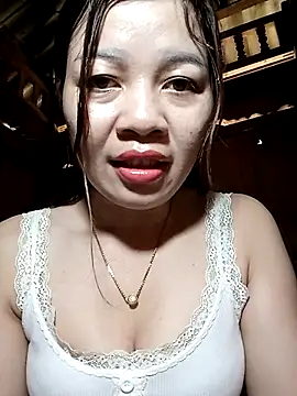 Yiyi102300 online show from March 19, 2026, 3:17 am