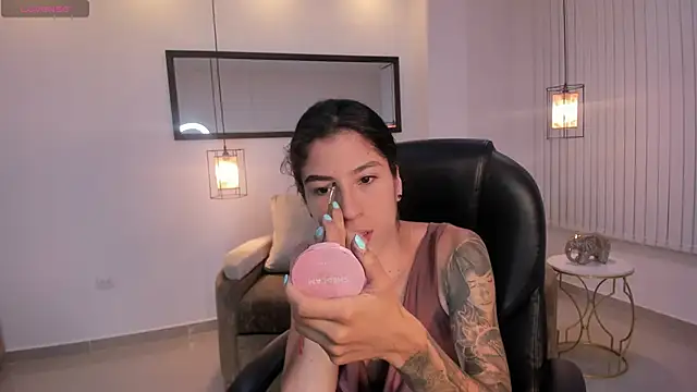 Ninna Asppen  online show from April 5, 2026, 6:20 am