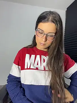 MiaMillers28 online show from April 17, 2026, 7:44 am