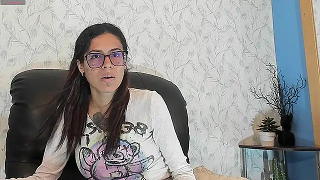 Emily Lopera online show from July 23, 2026, 6:26 pm