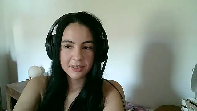 AnabeleNogueira online show from June 10, 2026, 2:18 pm