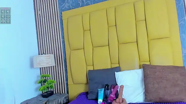  karlaruso online show from March 26, 2026, 11:52 am