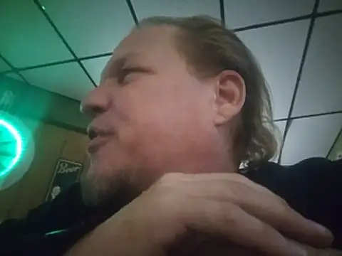 Snapshot of yourMasterisBored chatting on July 1, 2026, 4:13 am yourMasterisBored online show from July 1, 2026, 4:13 am