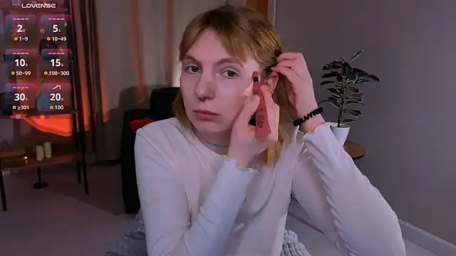 susie miu online show from April 15, 2026, 8:53 pm