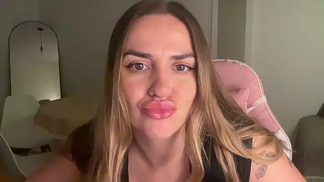 isyourgirlolivia online show from March 30, 2026, 9:38 pm