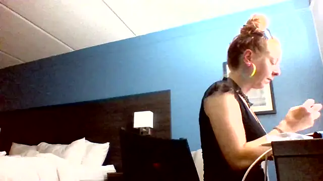 Ambionce online show from April 18, 2026, 2:25 am