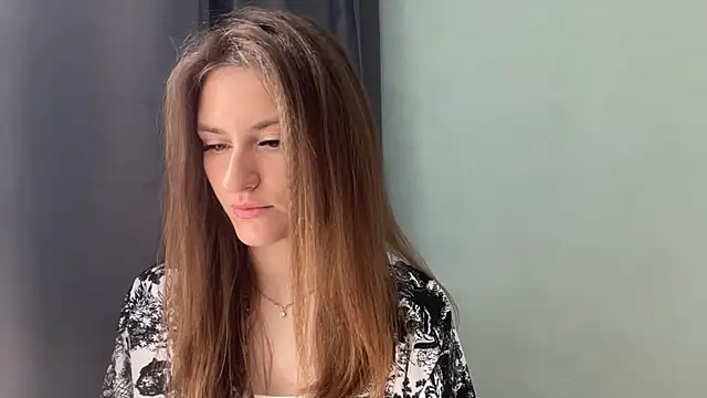 Moonstarisrares online show from April 17, 2026, 8:28 am