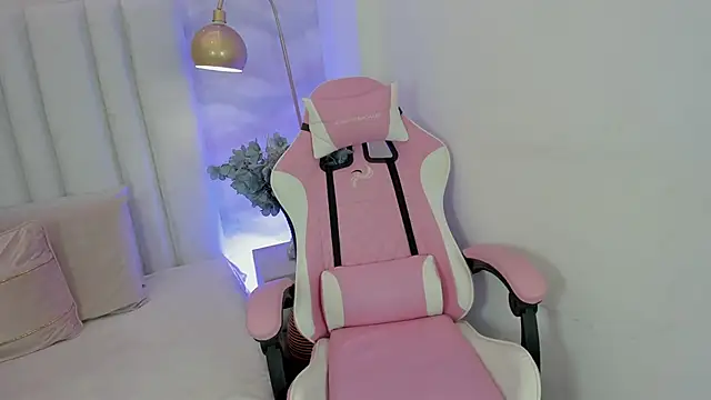 juli carther online show from April 9, 2026, 12:33 pm