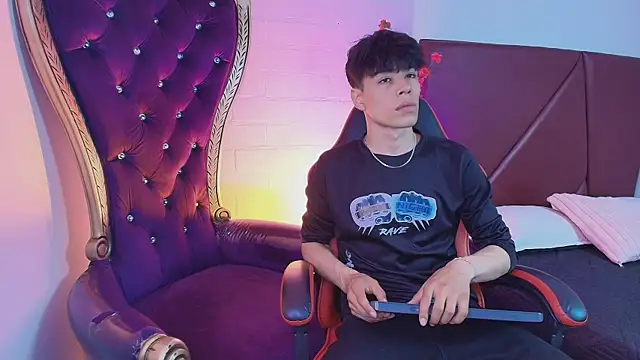 Andreew Style online show from April 13, 2026, 8:24 pm