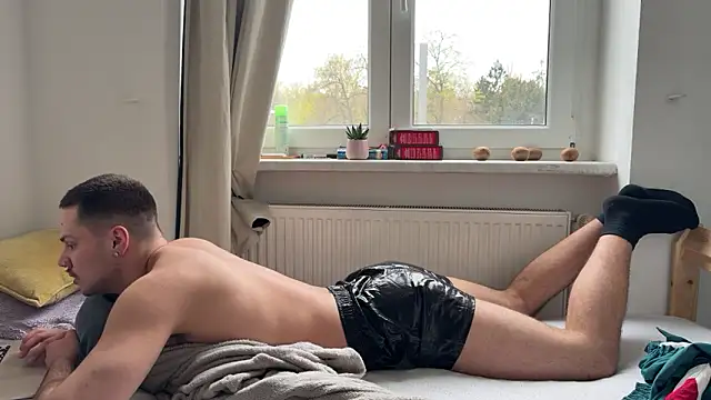 rommmika online show from April 10, 2026, 3:08 pm