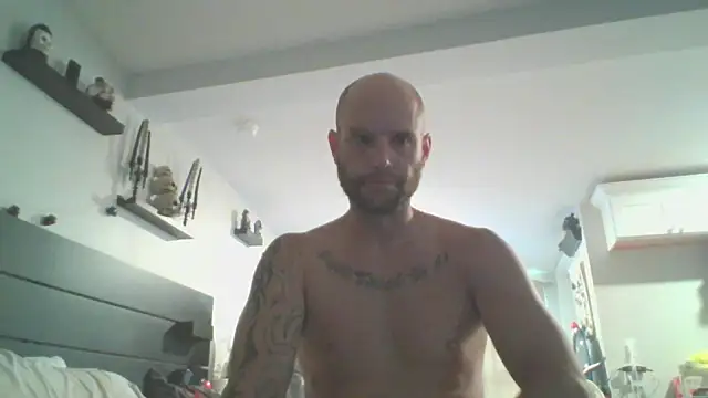 CaptCraker online show from April 5, 2026, 9:10 pm