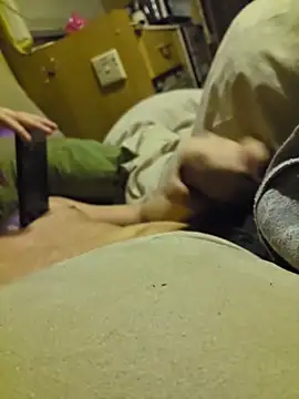 bigbog9323 online show from April 17, 2026, 10:45 pm