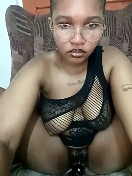 Hotsexyberry222 online show from April 10, 2026, 7:32 pm