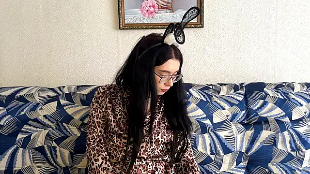 CarolynGnau online show from March 18, 2026, 12:30 pm