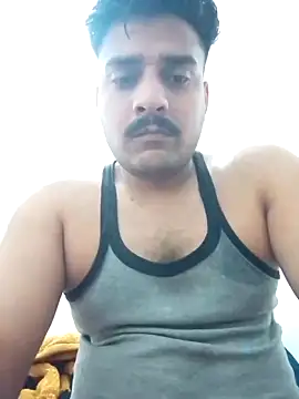 Decentlover67 online show from April 13, 2026, 2:32 pm