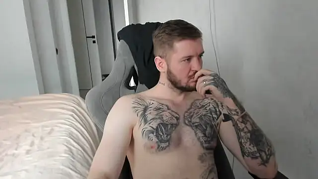 pinkbodnar online show from April 18, 2026, 2:41 pm