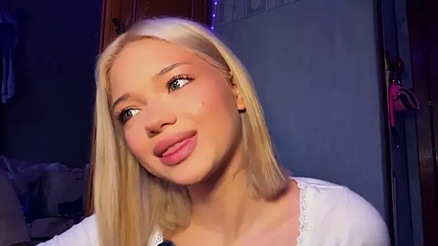 StacyChocopay online show from March 31, 2026, 4:03 am